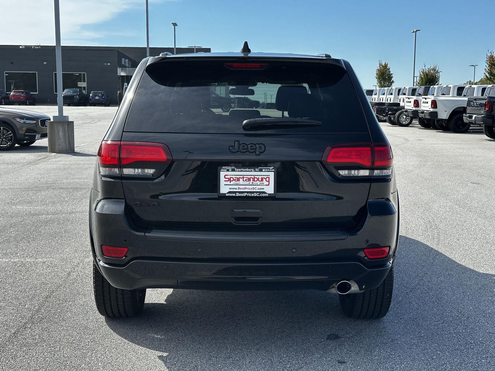 Certified Used 2021 Diamond Black Crystal Pearlcoat Jeep Laredo X image 16