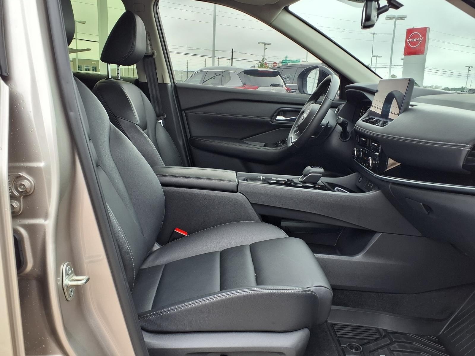 2024 Nissan Rogue SL Silver at Robbins Nissan