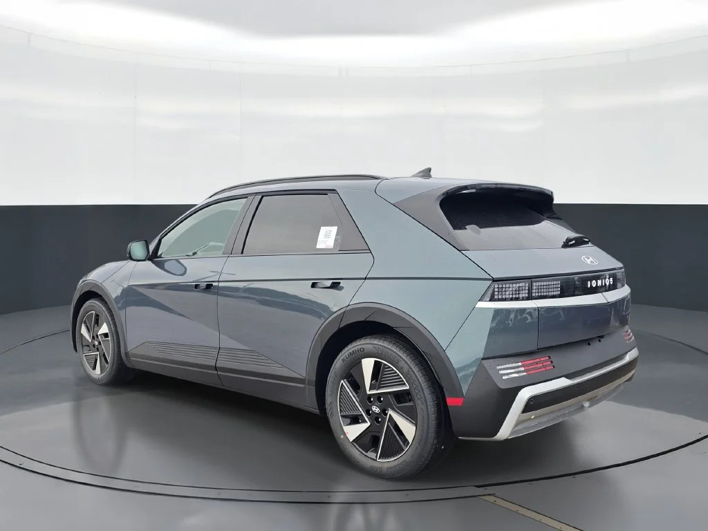 New 2027 Green Hyundai SEL image 4