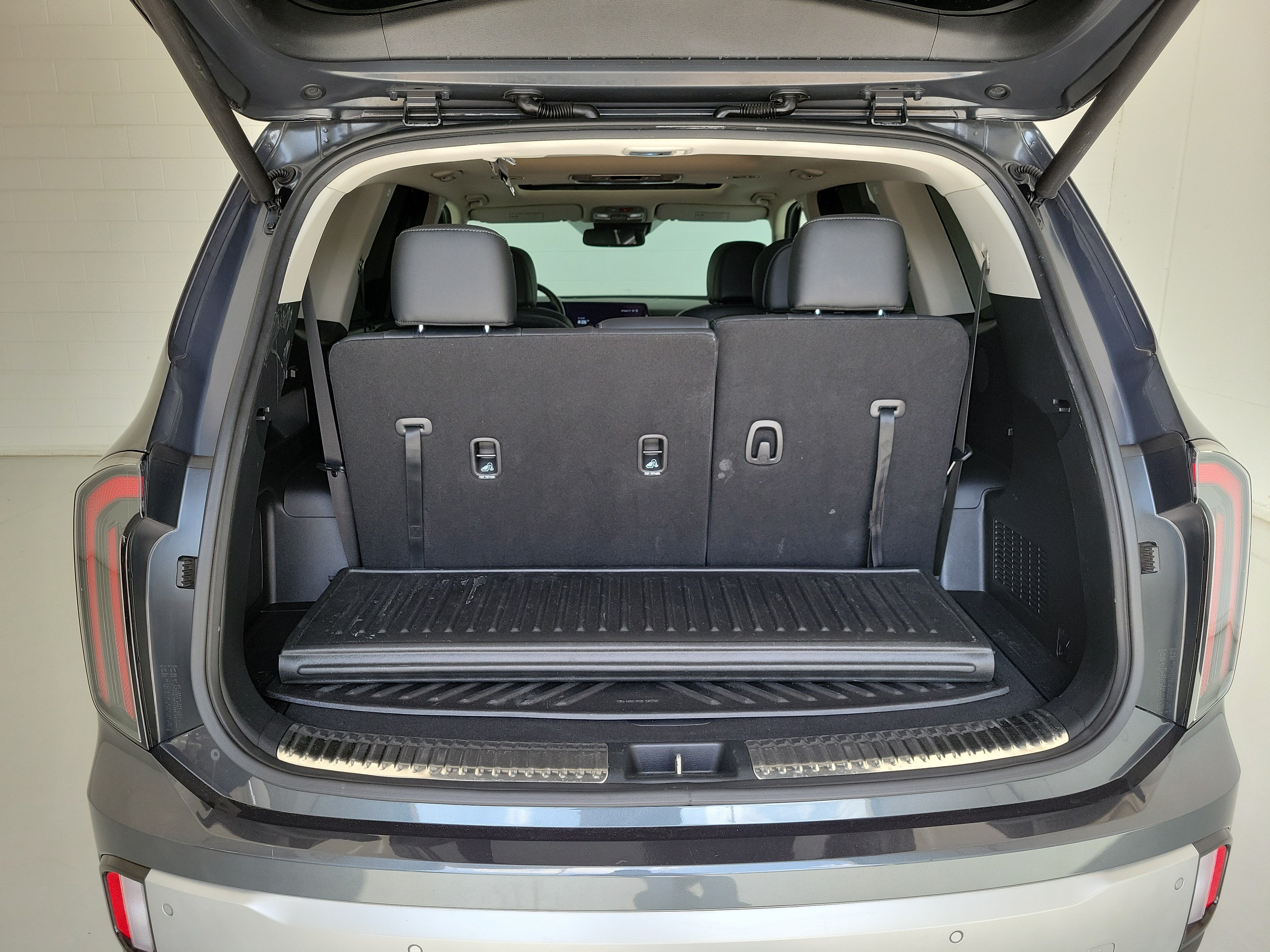 Used 2024 Gravity Gray Kia SX image 9