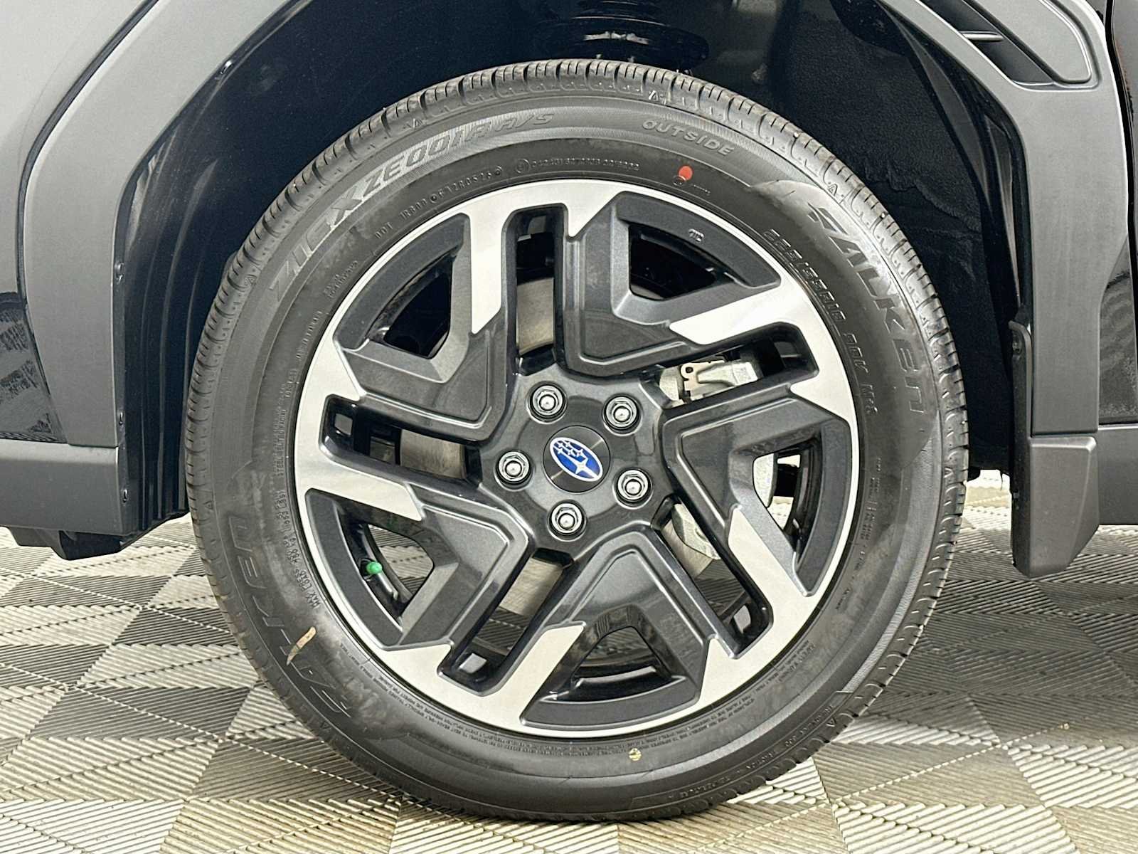 New 2026 CRYSTAL BLACK SILICA Subaru Limited Hybrid image 30