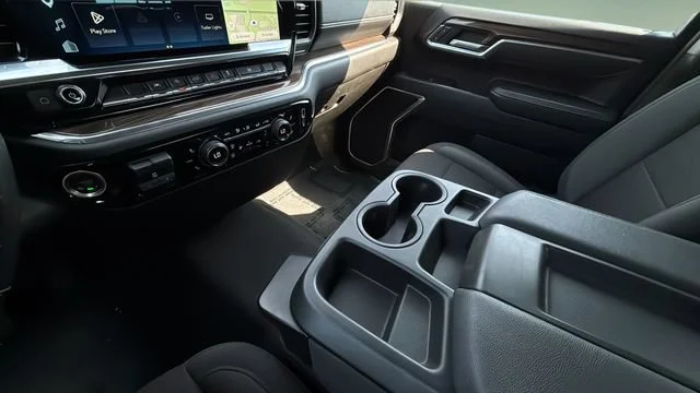 Used 2025 Summit White Chevrolet LT image 16