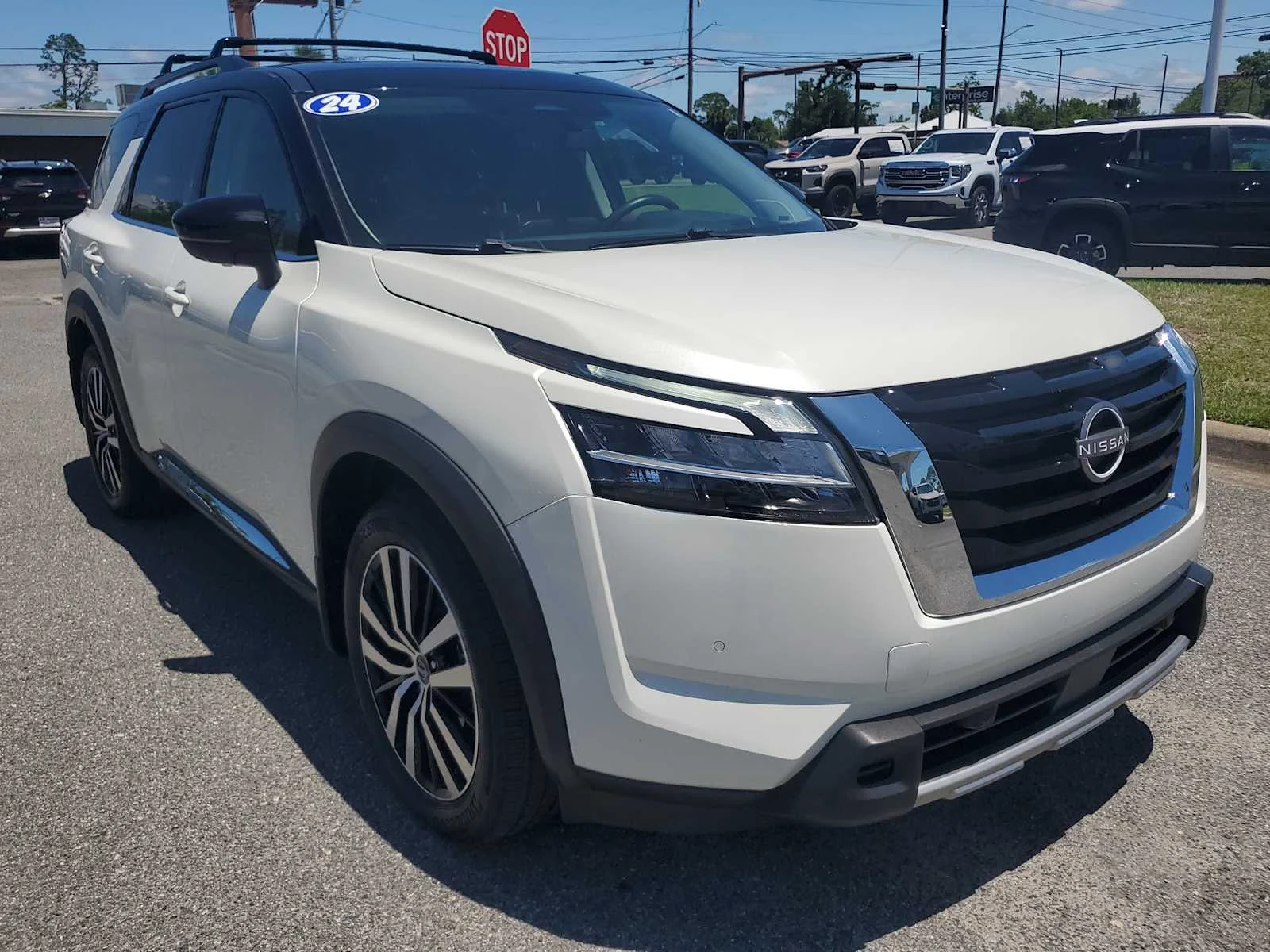 Used 2024 Pearl White Tricoat Whit Nissan Platinum image 8