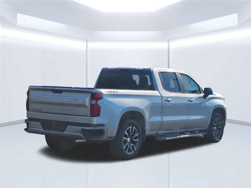 Used 2019 Silver Ice Metallic Chevrolet LT image 9