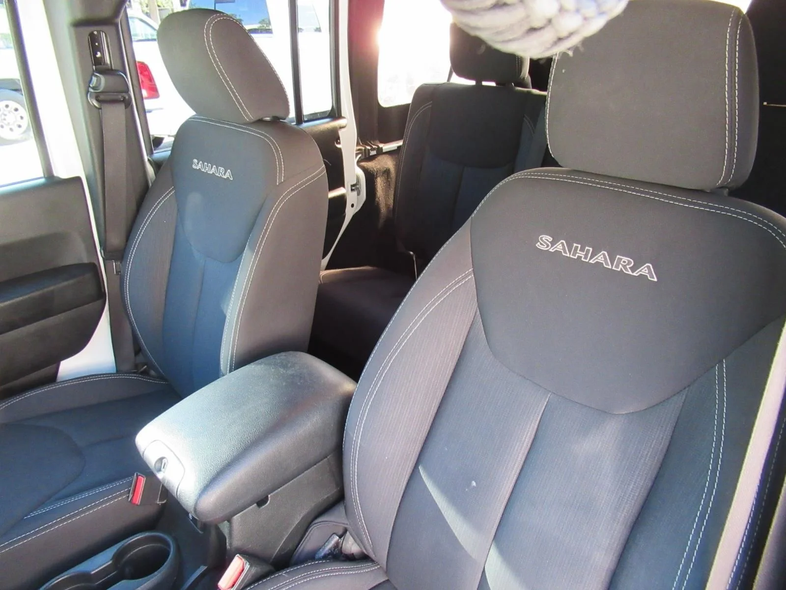 Used 2017 White Jeep Unlimited Sahara image 18