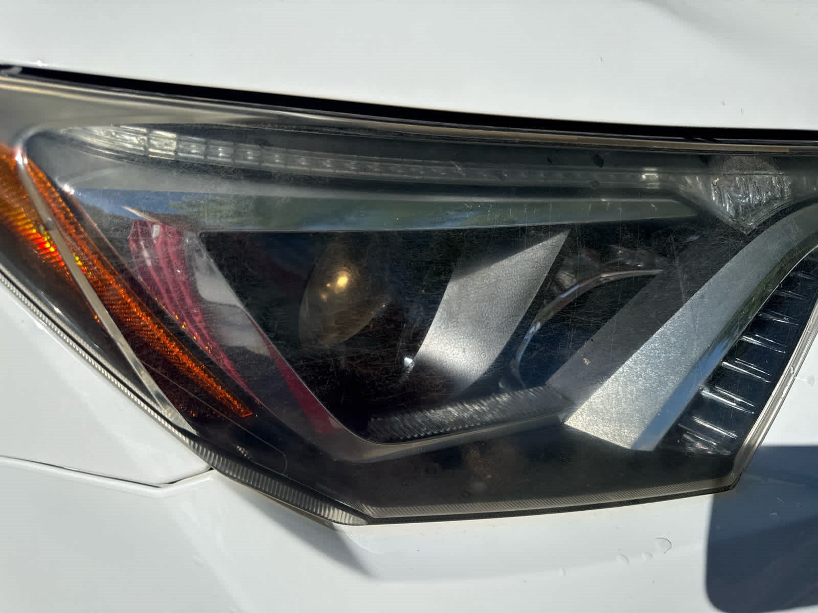 Used 2018 Super White Toyota Hybrid XLE image 10