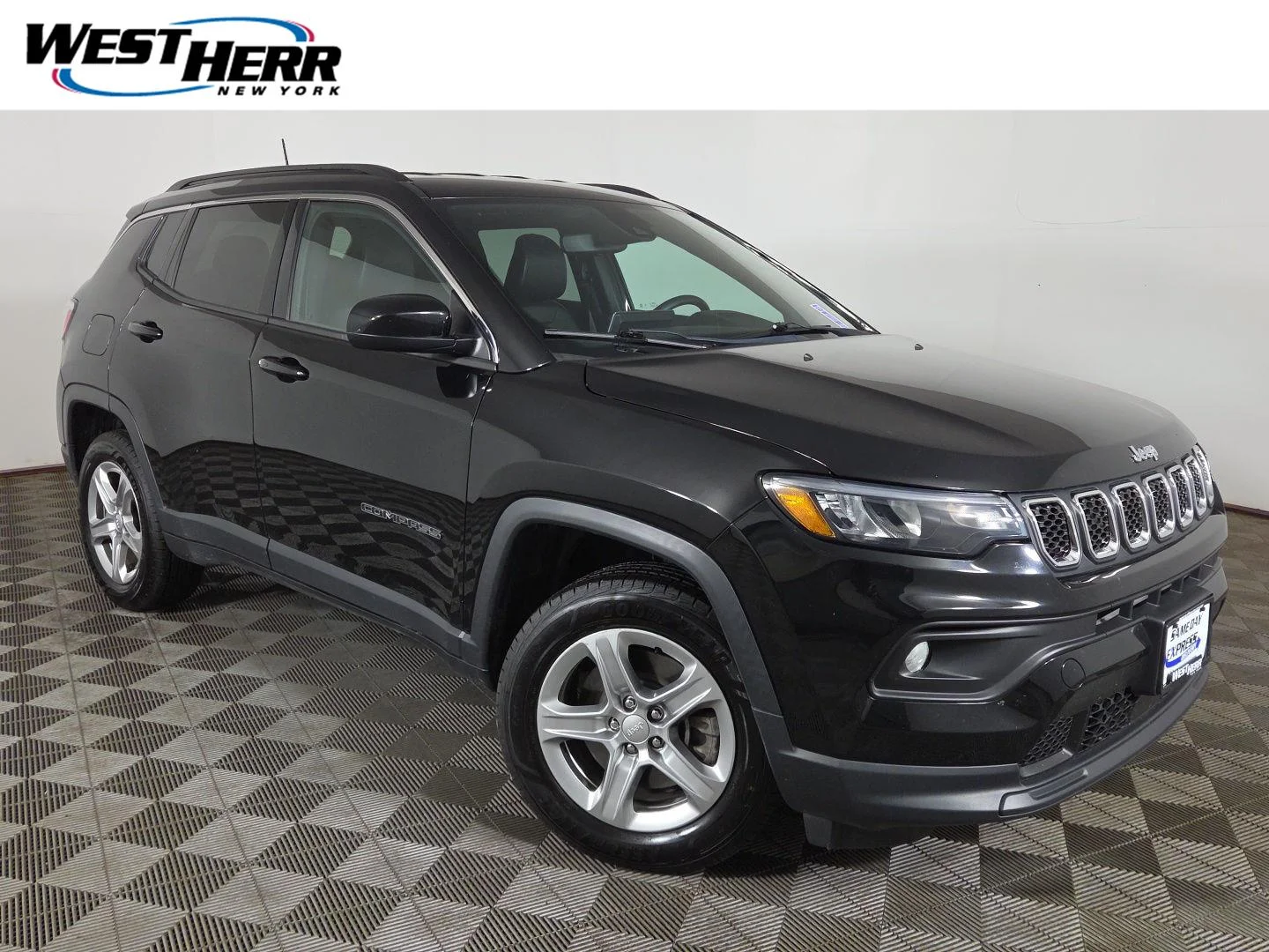 Used 2023 Diamond Black Crystal Pearlcoat Jeep Latitude image 1