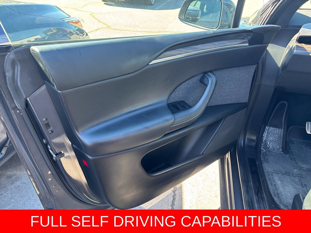 Used 2023  Tesla Standard Range image 10