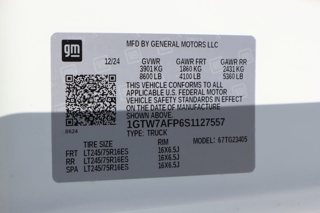 2025 GMC Savana Cargo Work Van - Photo 17