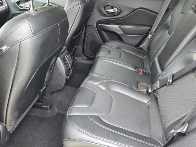 Used 2022 Gray Jeep Latitude Lux image 12
