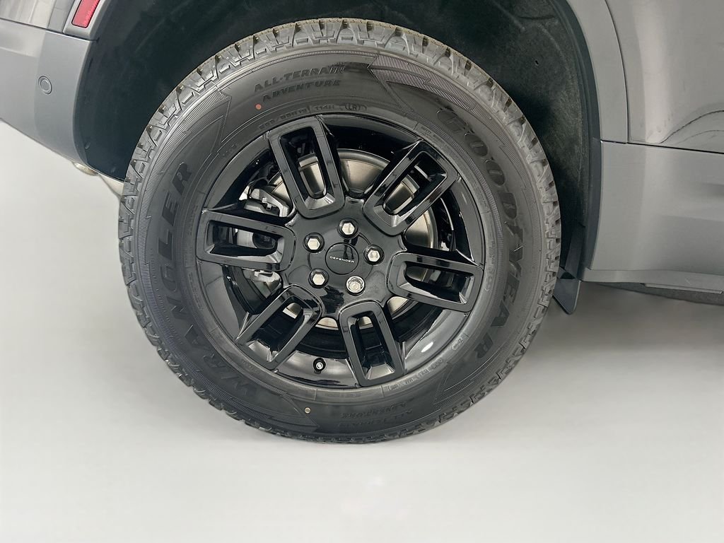 Used 2026 Santorini Black Metallic Land Rover S image 31