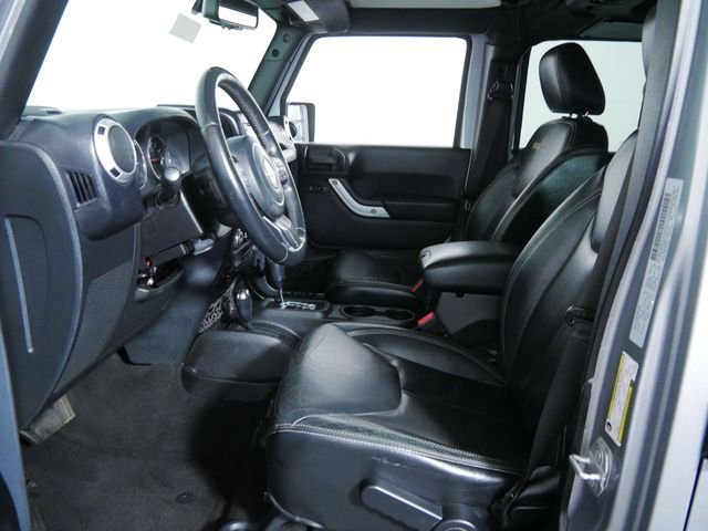Used 2016 Silver Jeep Unlimited Sahara image 19