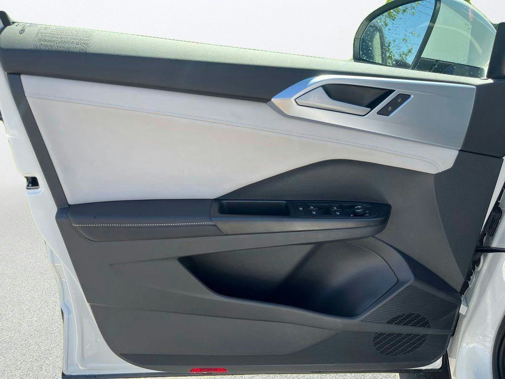 New 2026 White Volkswagen 1.5T SE image 9