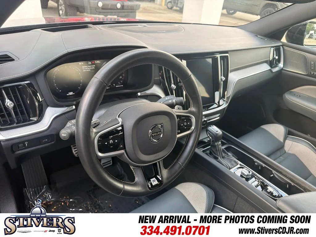 Used 2020 Blue Volvo T5 R-Design image 8