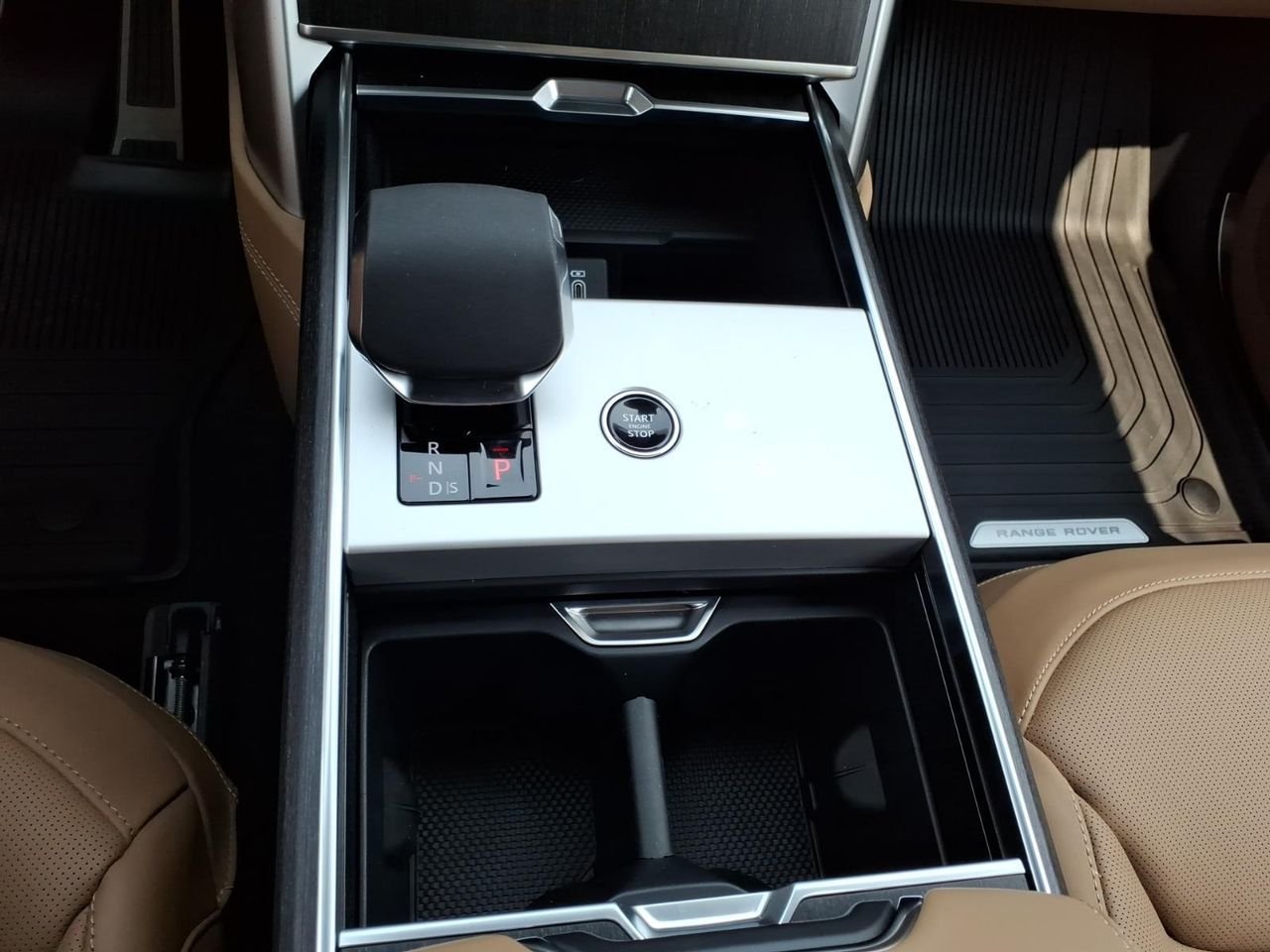 New 2026 Fuji White LAND ROVER SE image 16