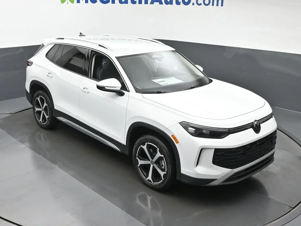 New 2026 White/off-white Volkswagen 2.0T SE image 3