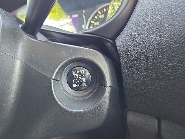 Used 2017 Red Jeep Latitude image 14