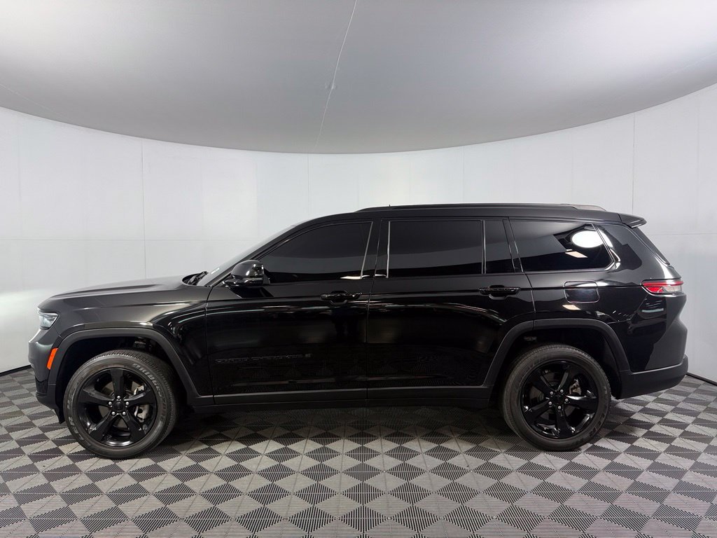 Used 2023 Black Jeep Altitude image 10