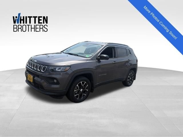 Used 2022 Gray Jeep Latitude image 1