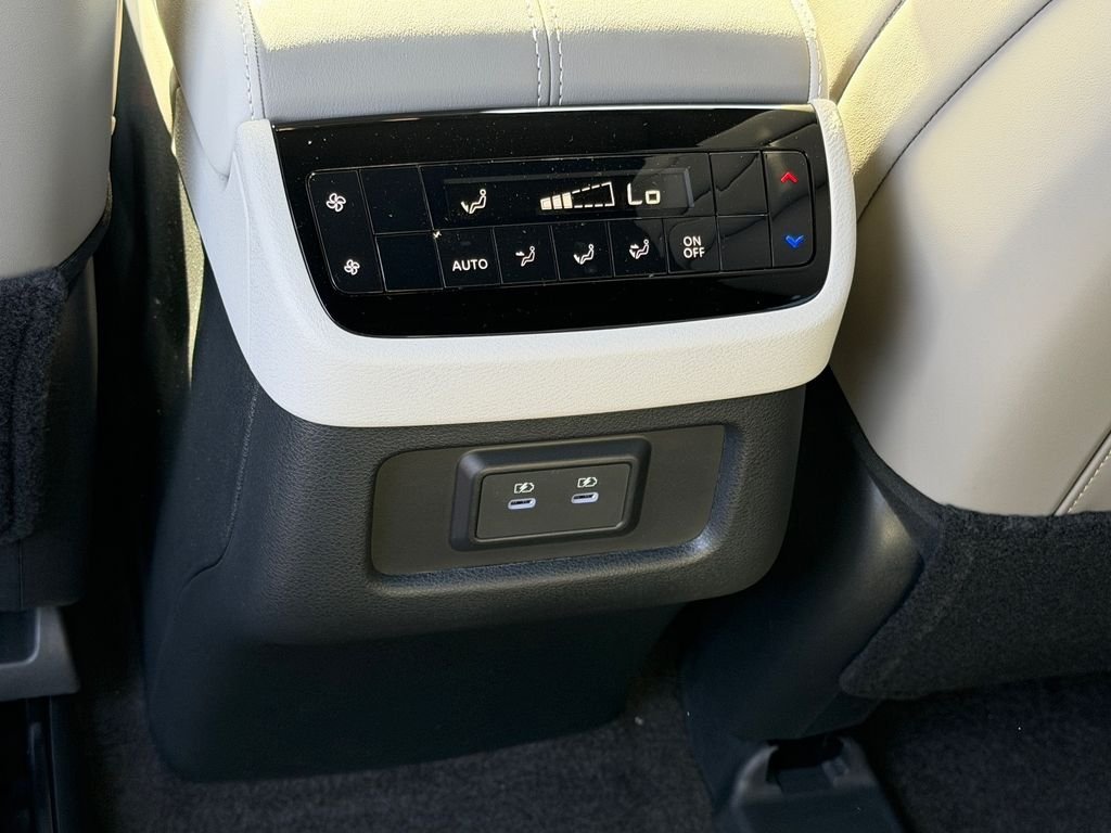 New 2027 RADIANT WHITE INFINITI Luxe AWD image 15