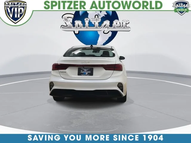 Used 2022 Snow White Pearl Kia LXS image 8