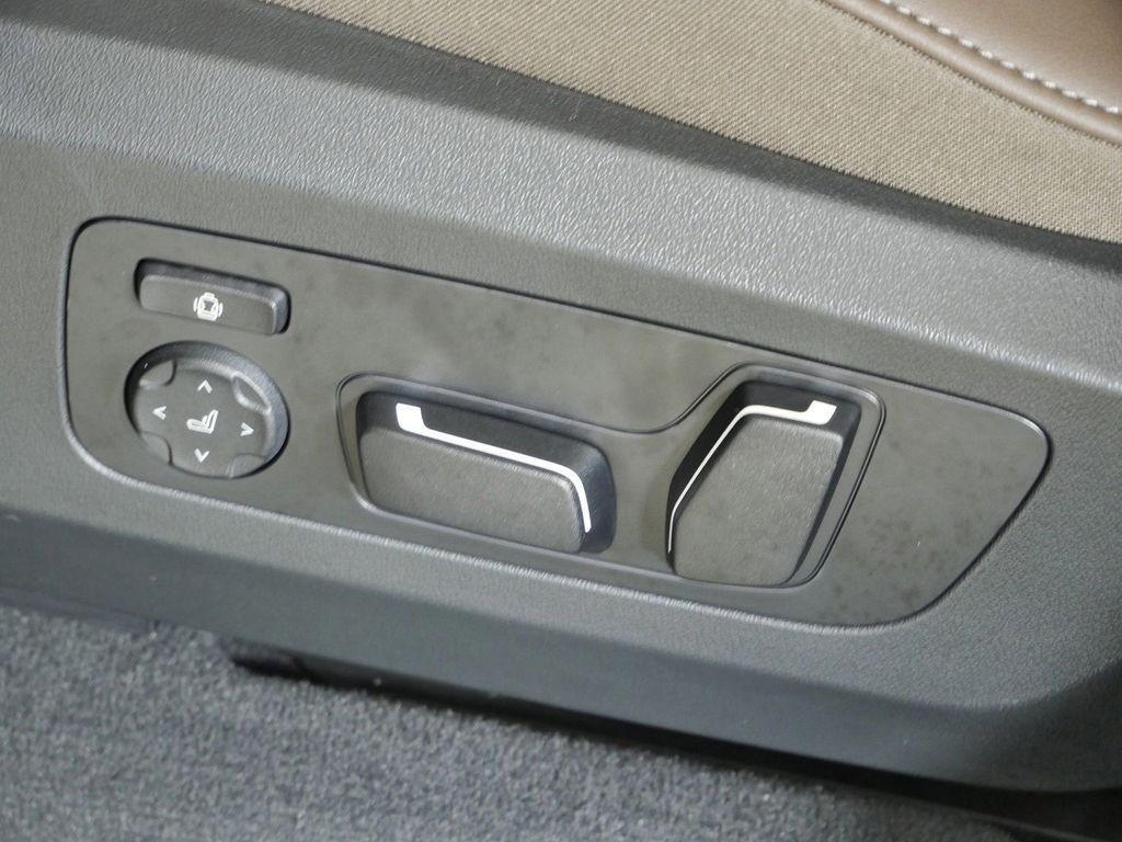 Used 2026 Dune Grey Metallic BMW 30 xDrive image 40