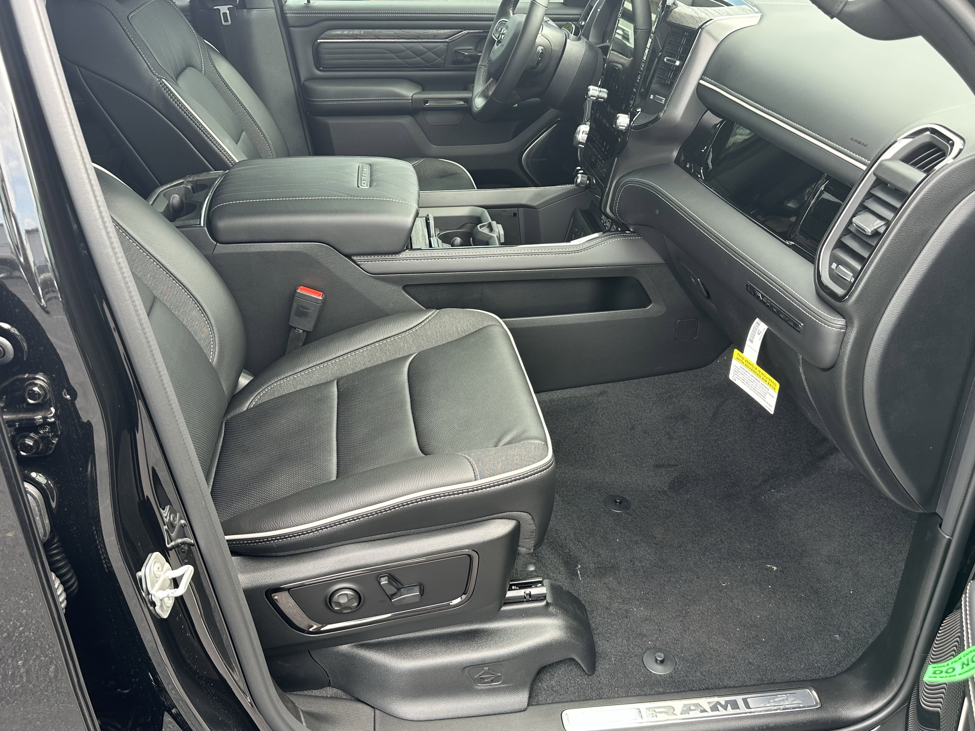New 2026 Diamond Black Crystal Pearlcoat RAM Limited image 14