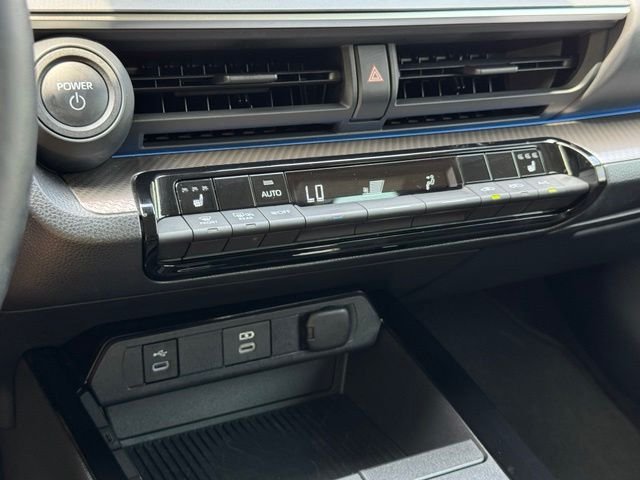 Used 2024  Toyota XLE image 38