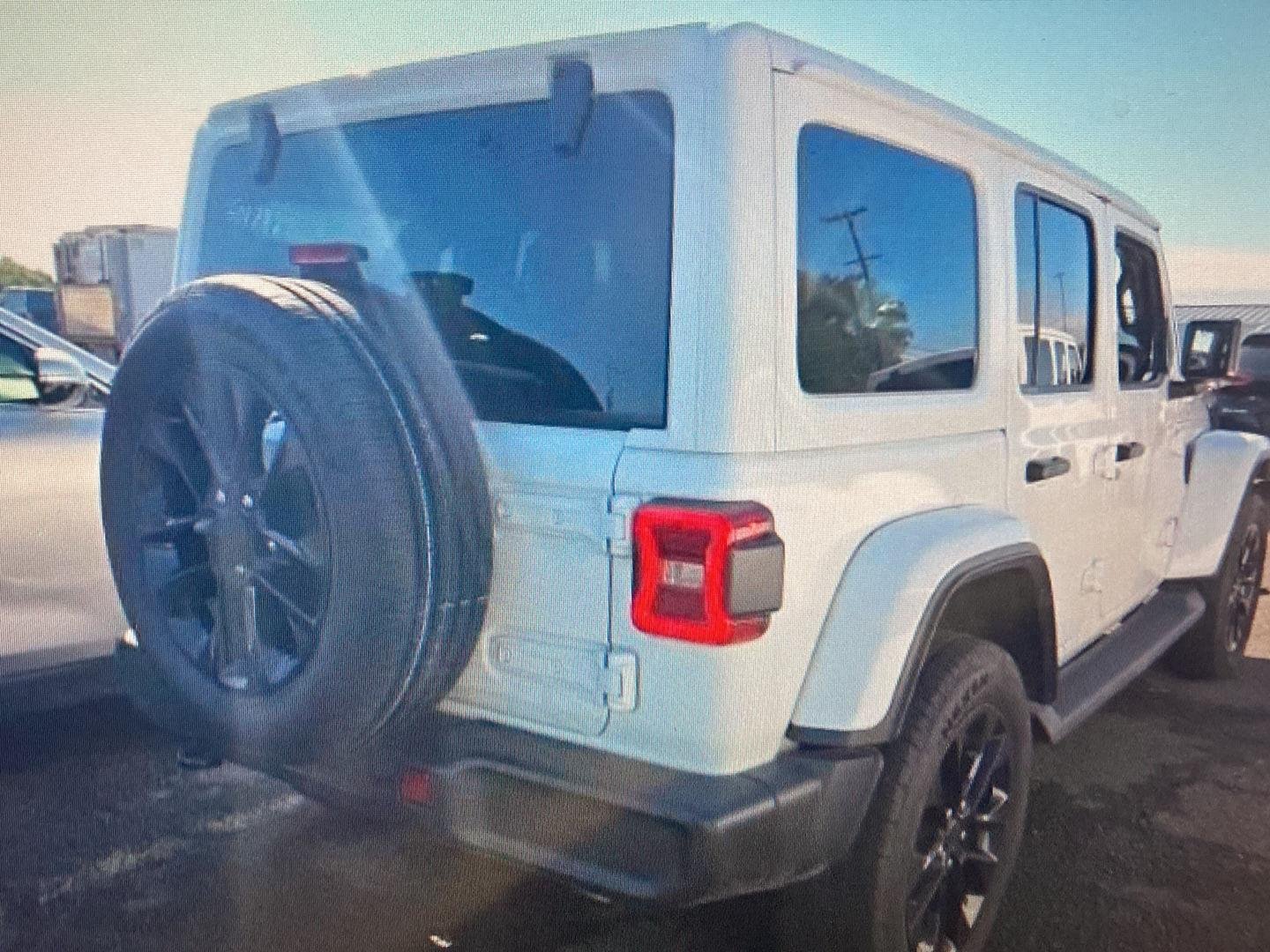 Used 2025 Bright White Clearcoat Jeep Sahara image 4