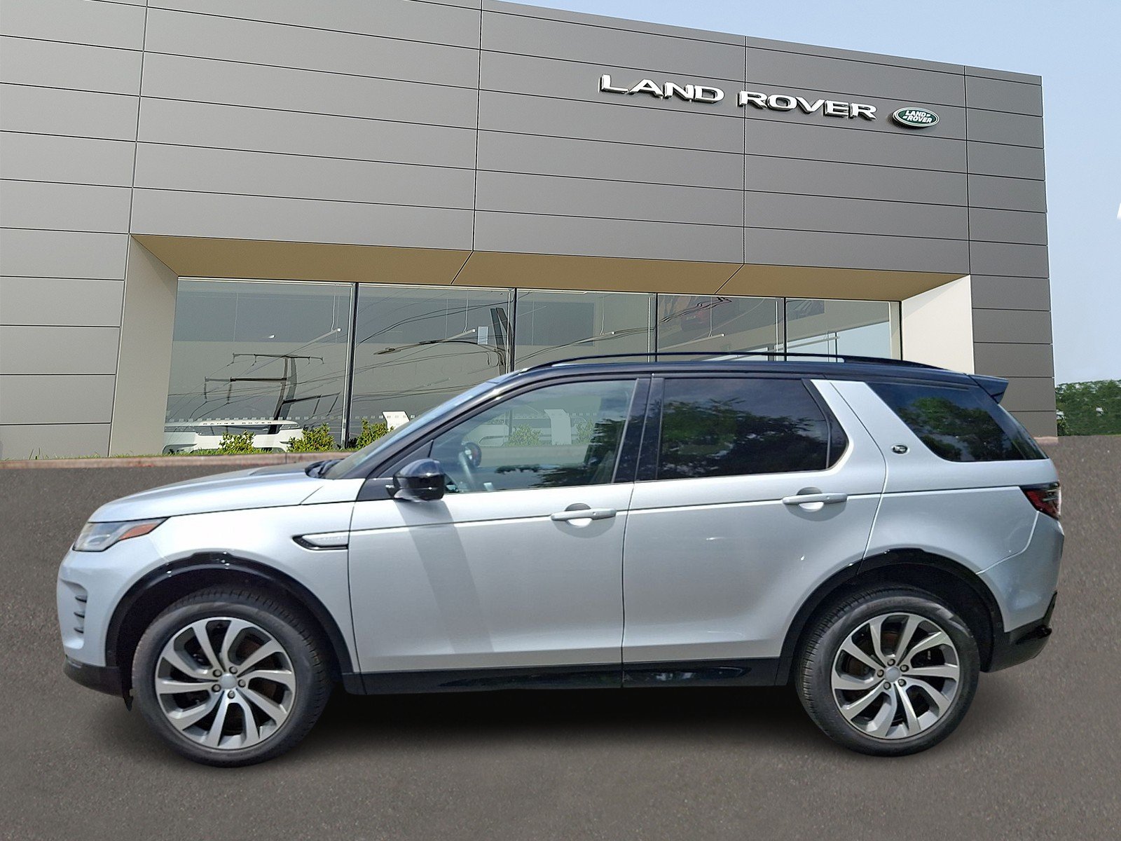 Certified Used 2025 Hakuba Silver Metallic - 1DU Land Rover Dynamic SE image 6