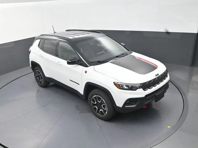 New 2026 Bright White Clear-Coat Exterior Paint Jeep Trailhawk image 11