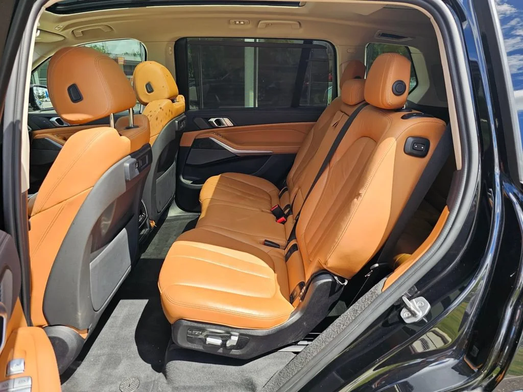 Used 2022  BMW xDrive40i image 17