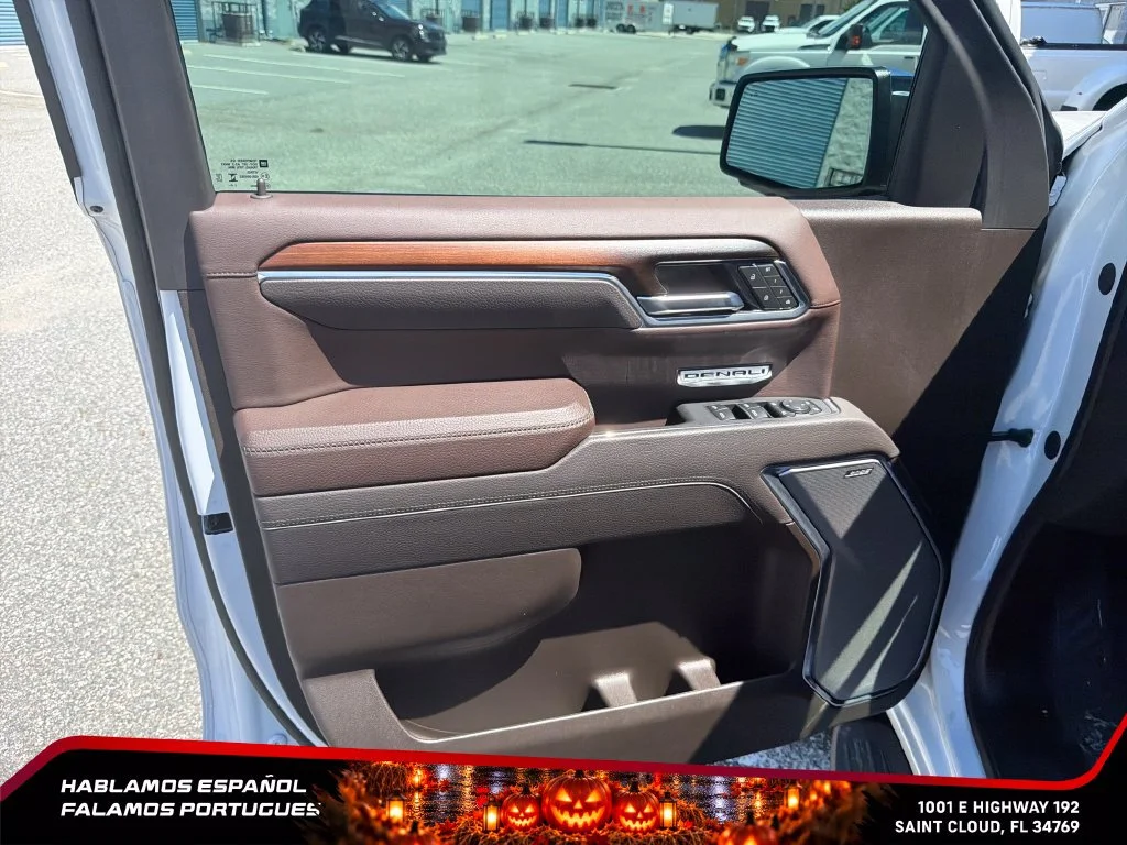 Used 2025 White Frost Tricoat GMC Denali image 12