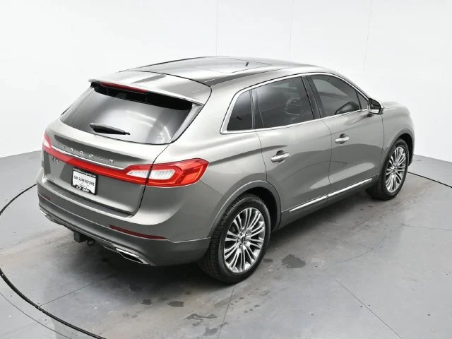 Used 2016 Luxe Metallic Lincoln Reserve image 40