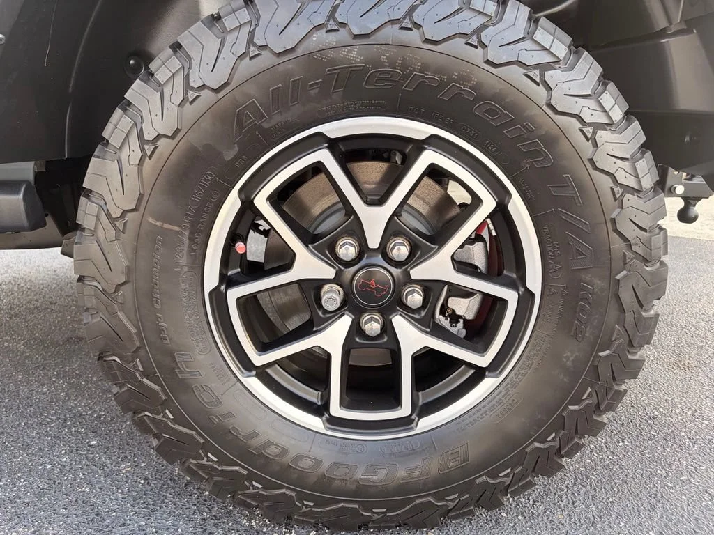 Used 2024  Jeep Rubicon image 11