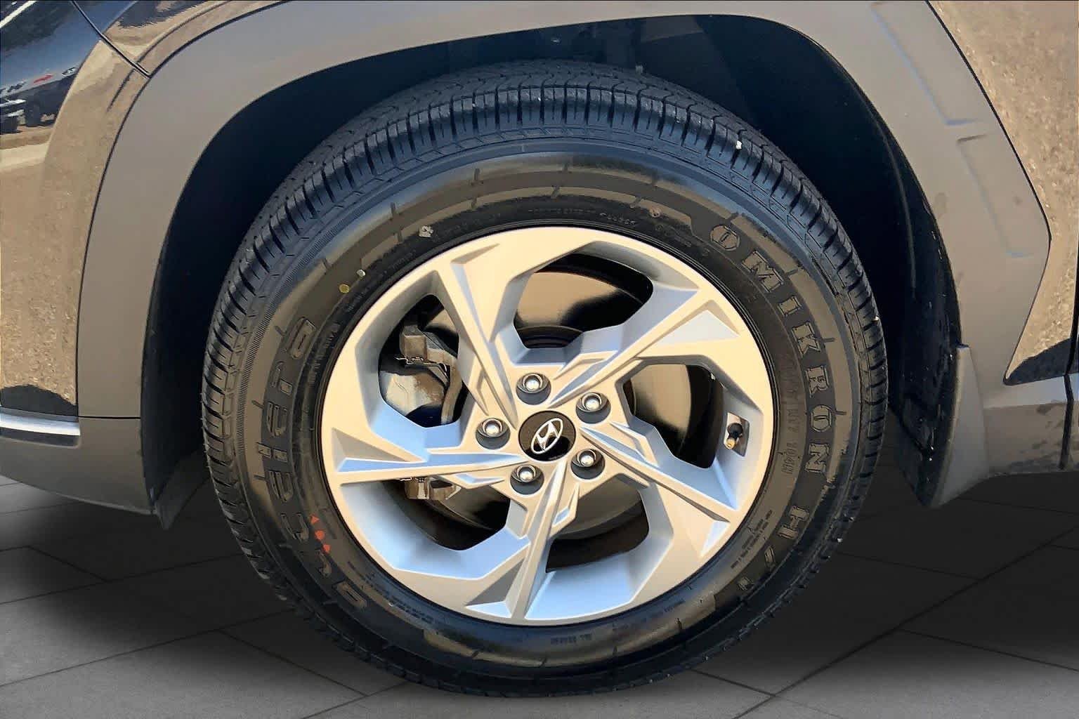 Certified Used 2022 Phantom Black Hyundai SEL image 11