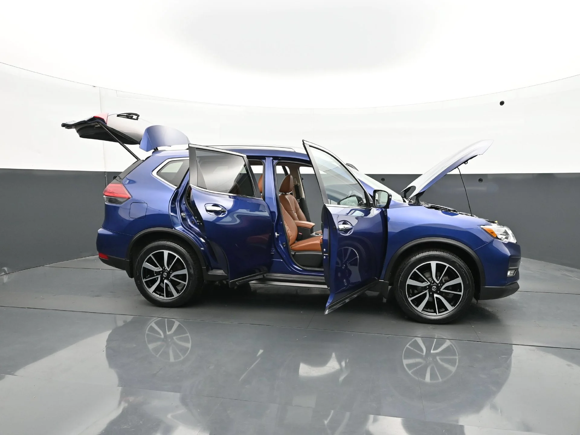 Used 2017 Caspian Blue Nissan SL image 39
