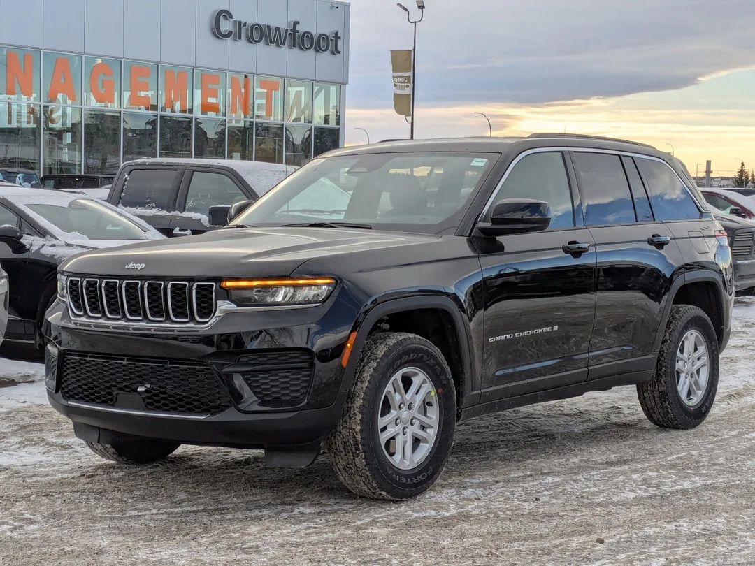 New 2025 Black Jeep Laredo - - 4x4 - Power Sunroof - Power Liftgate - Wireless Charging - Remote Start & More! image 4