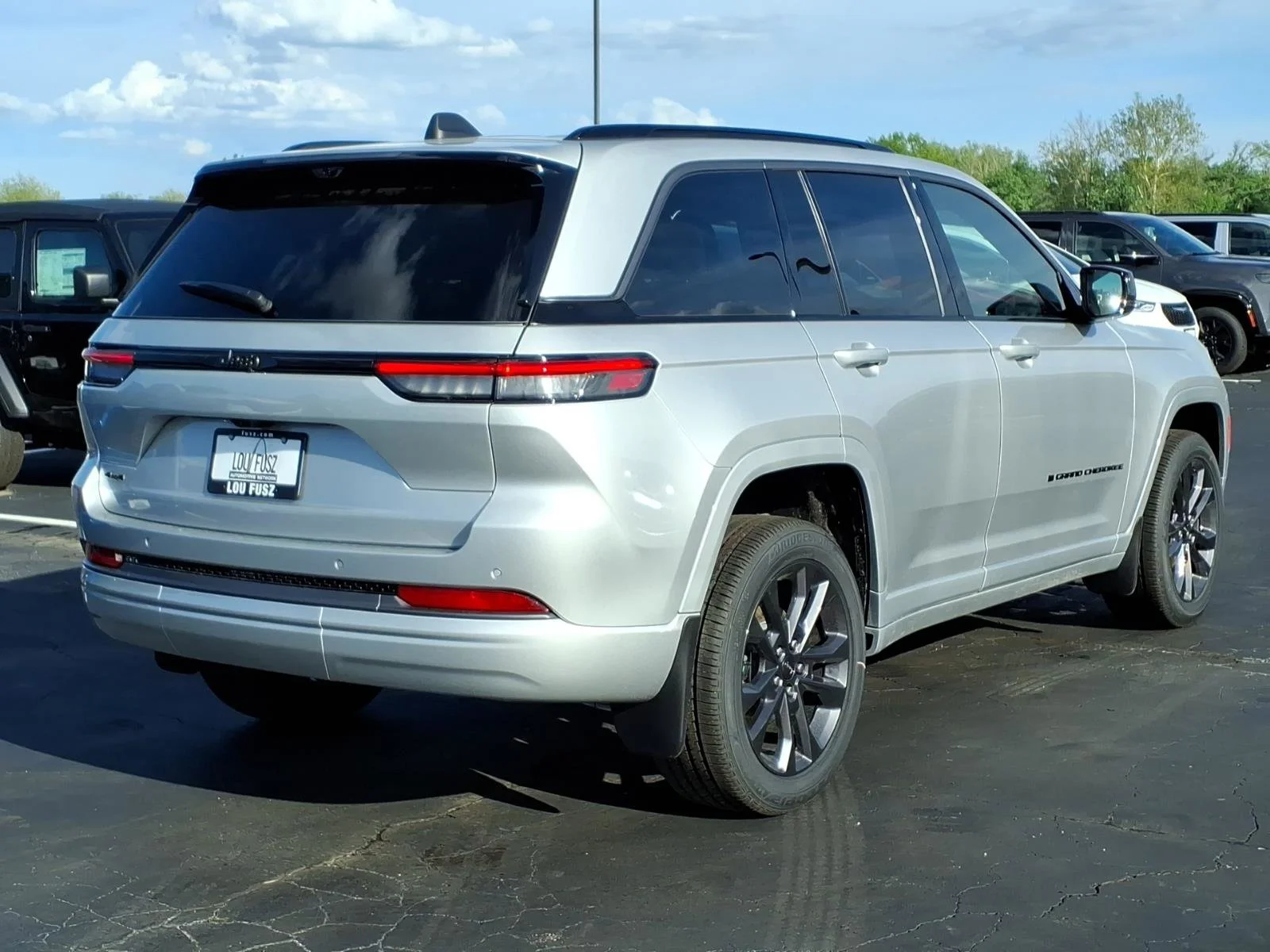 New 2026 Silver Zynith Jeep Limited Reserve image 17