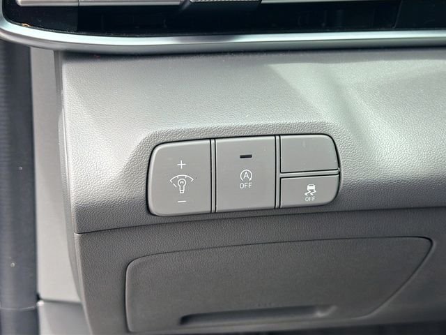 Used 2024 Silver Hyundai SE image 10