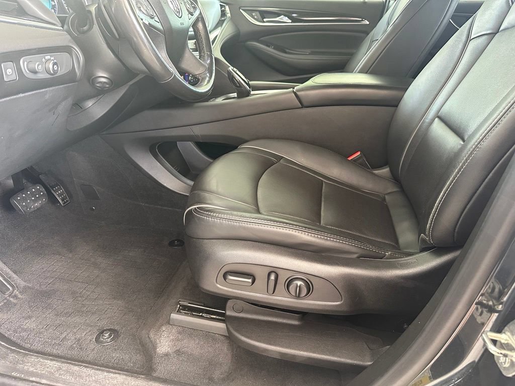 Used 2019 Includes Pitch Dark Night lower exterior accent color.) Buick Avenir image 15