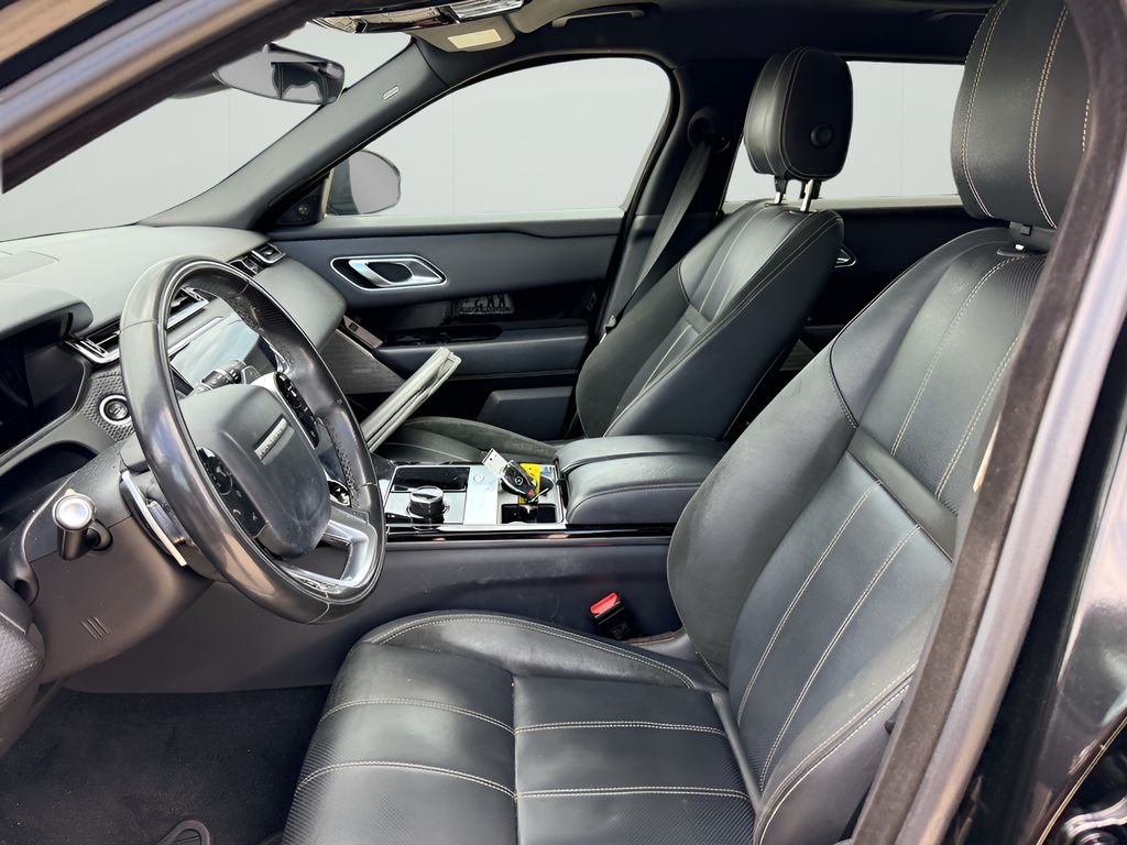 Used 2018 Santorini Black Land Rover R-Dynamic SE image 9