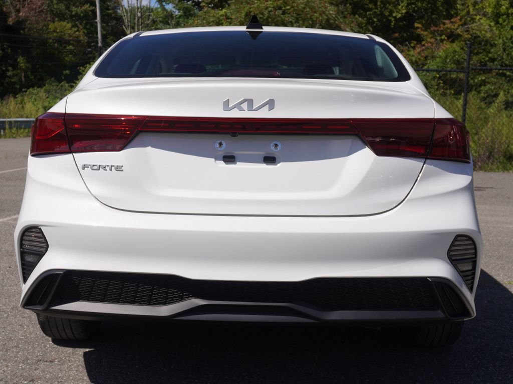 Used 2023 White Kia LXS image 10