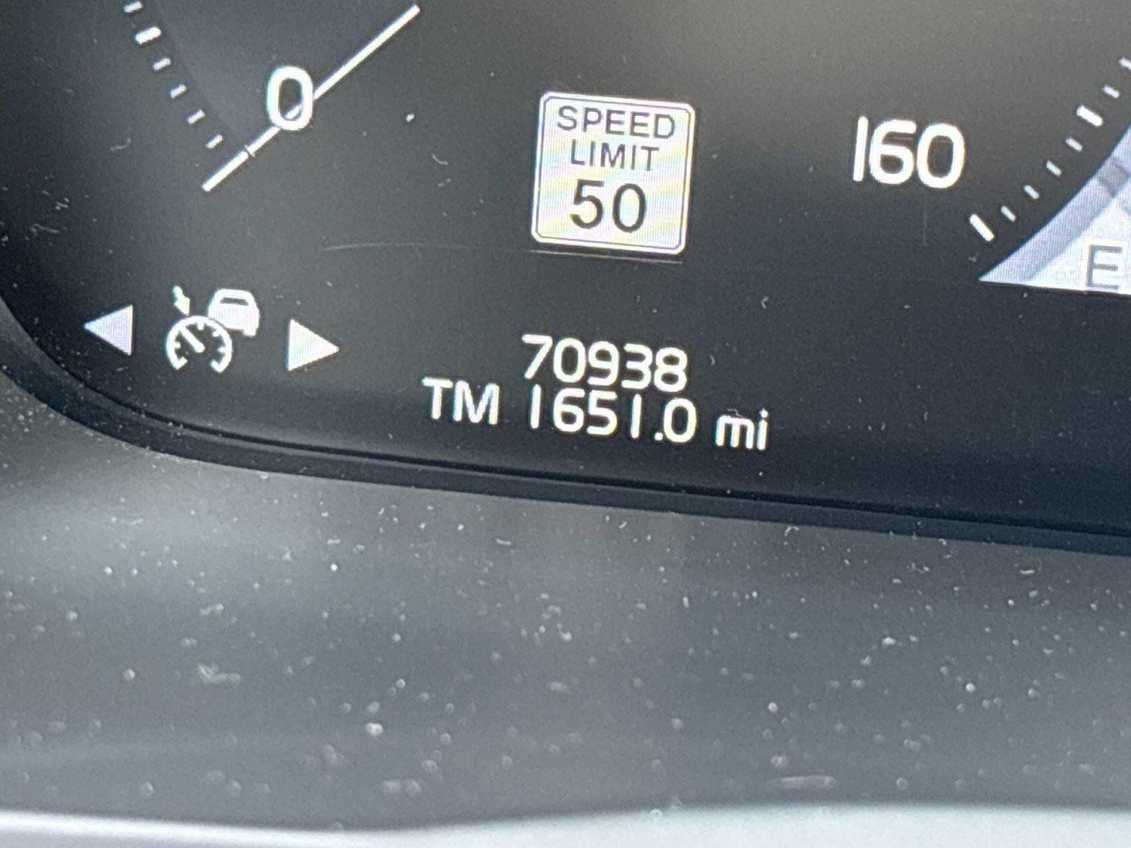 Used 2021 Crystal White Metallic Volvo Momentum image 22