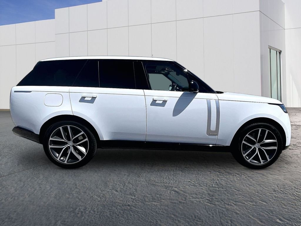 Used 2025 White Land Rover Autobiography image 8