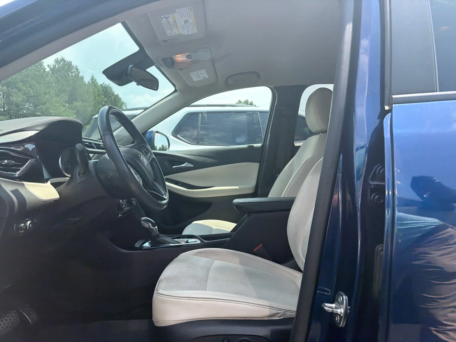 Used 2022 Sapphire Metallic Buick Select image 9