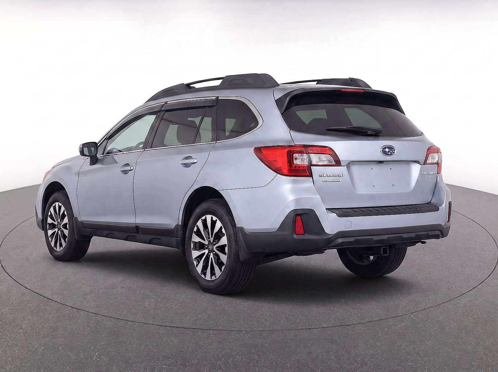 Used 2017 Ice Silver Metallic Subaru Limited image 3