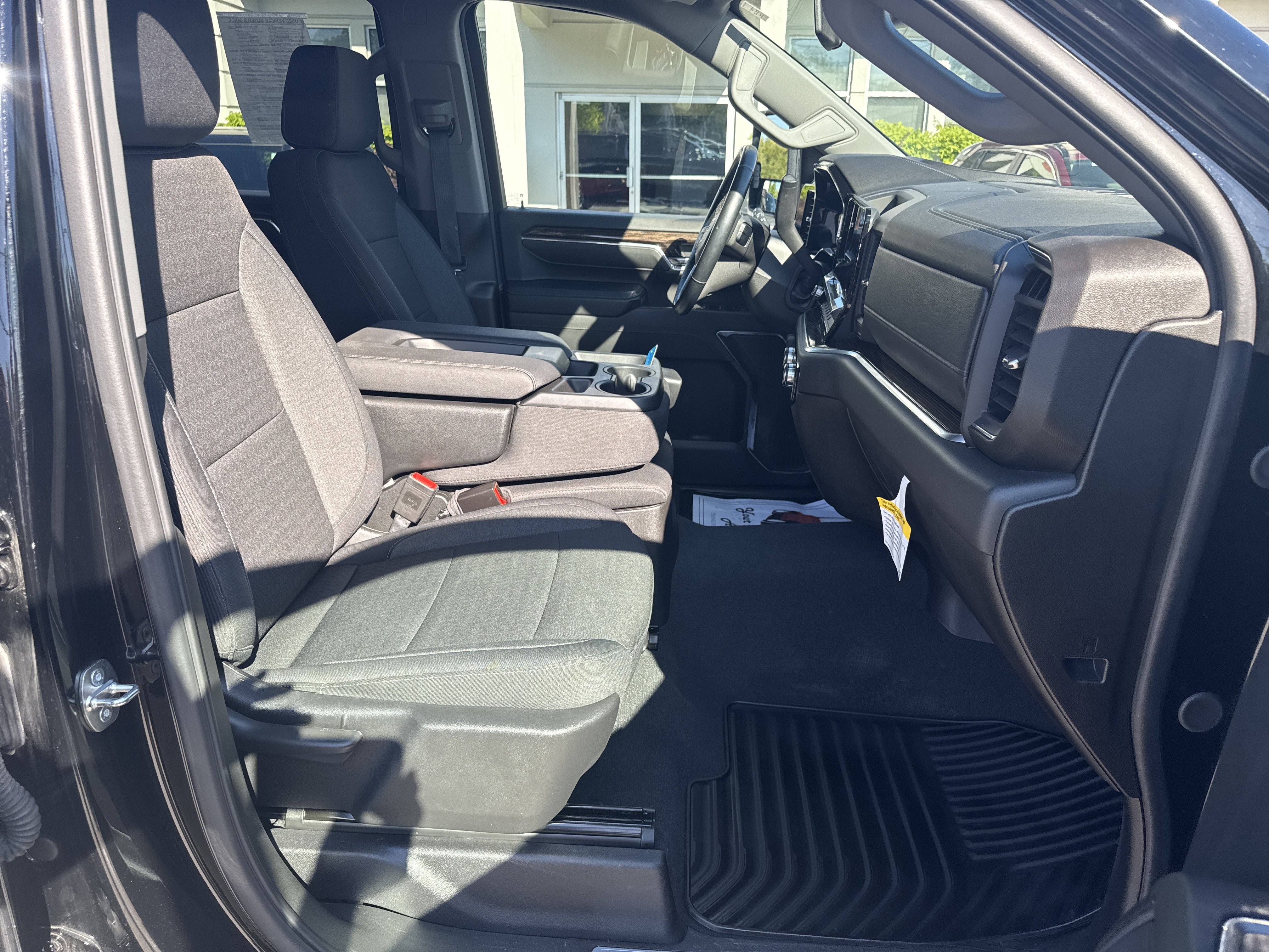 Used 2024 Onyx Black GMC SLE image 13