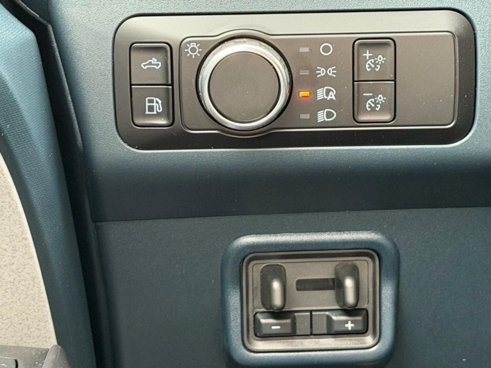 New 2026 Shadow Black Ford XLT image 19