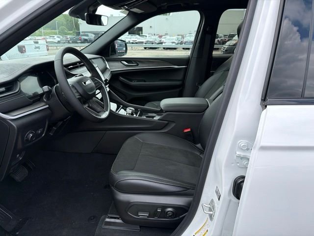 New 2026 Bright White Clear-Coat Exterior Paint Jeep Altitude image 11